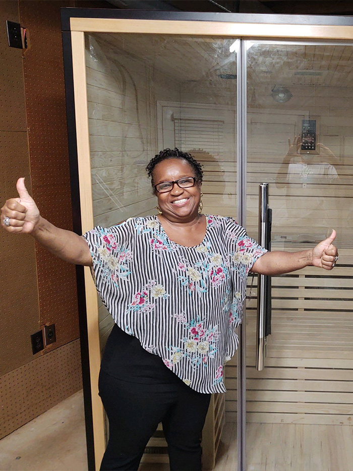 medical saunas with ahppy customer - 10